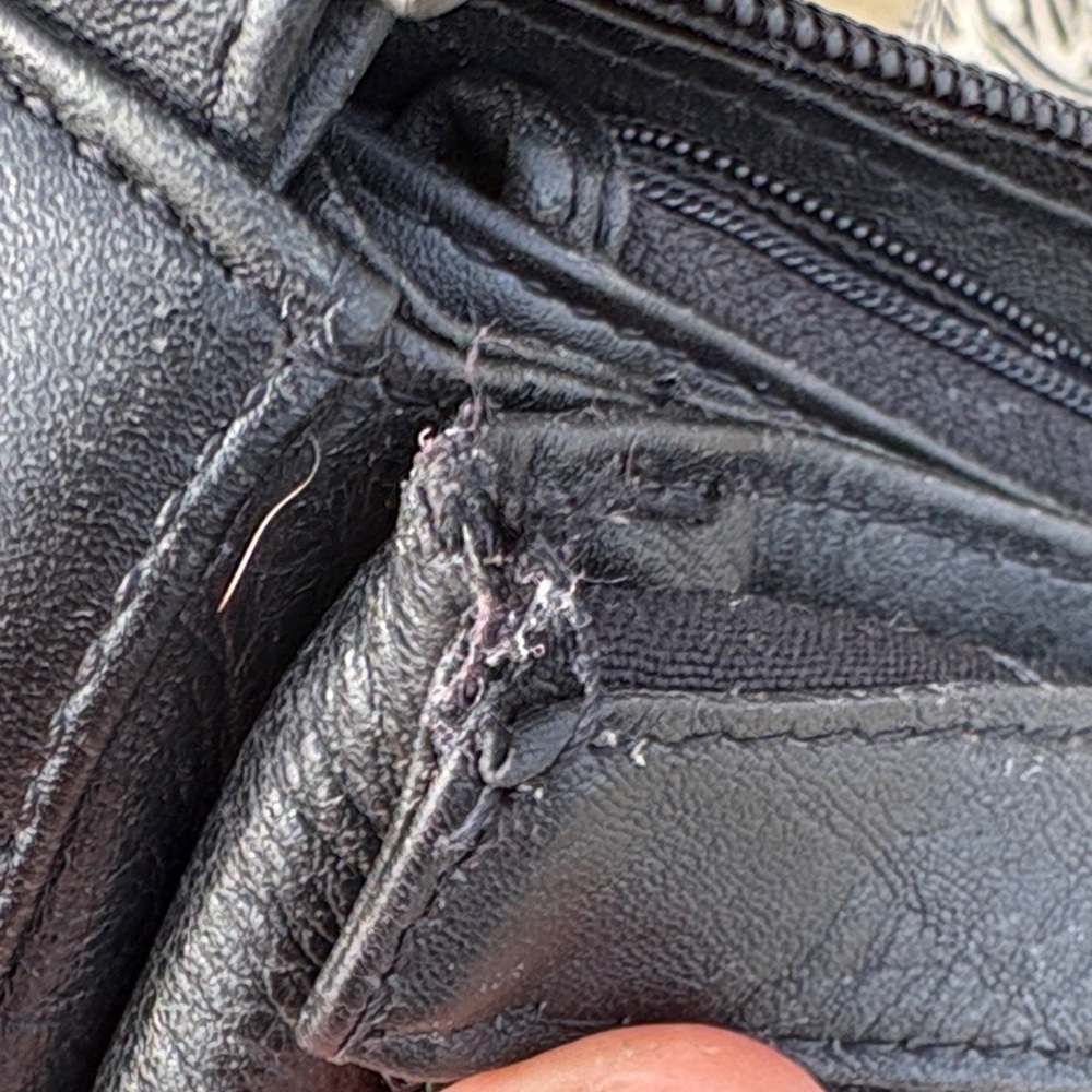 Classic Derek Alexander genuine leather crossbody bag - Picture 10 of 10